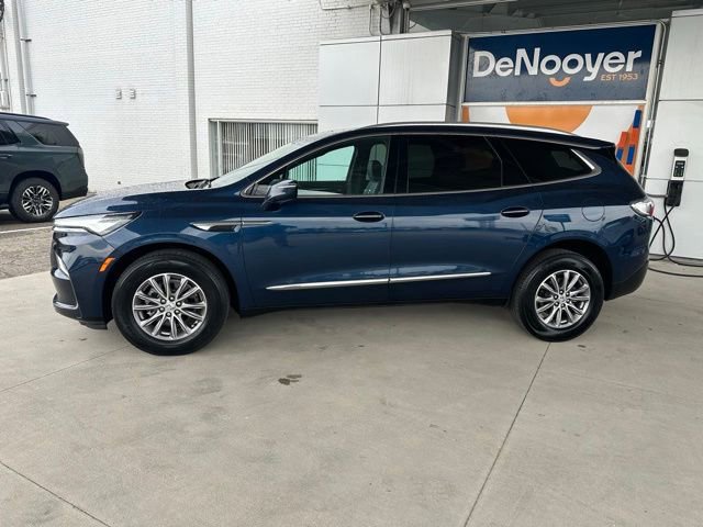 Used 2023 Buick Enclave Essence AWD/4WD image 11