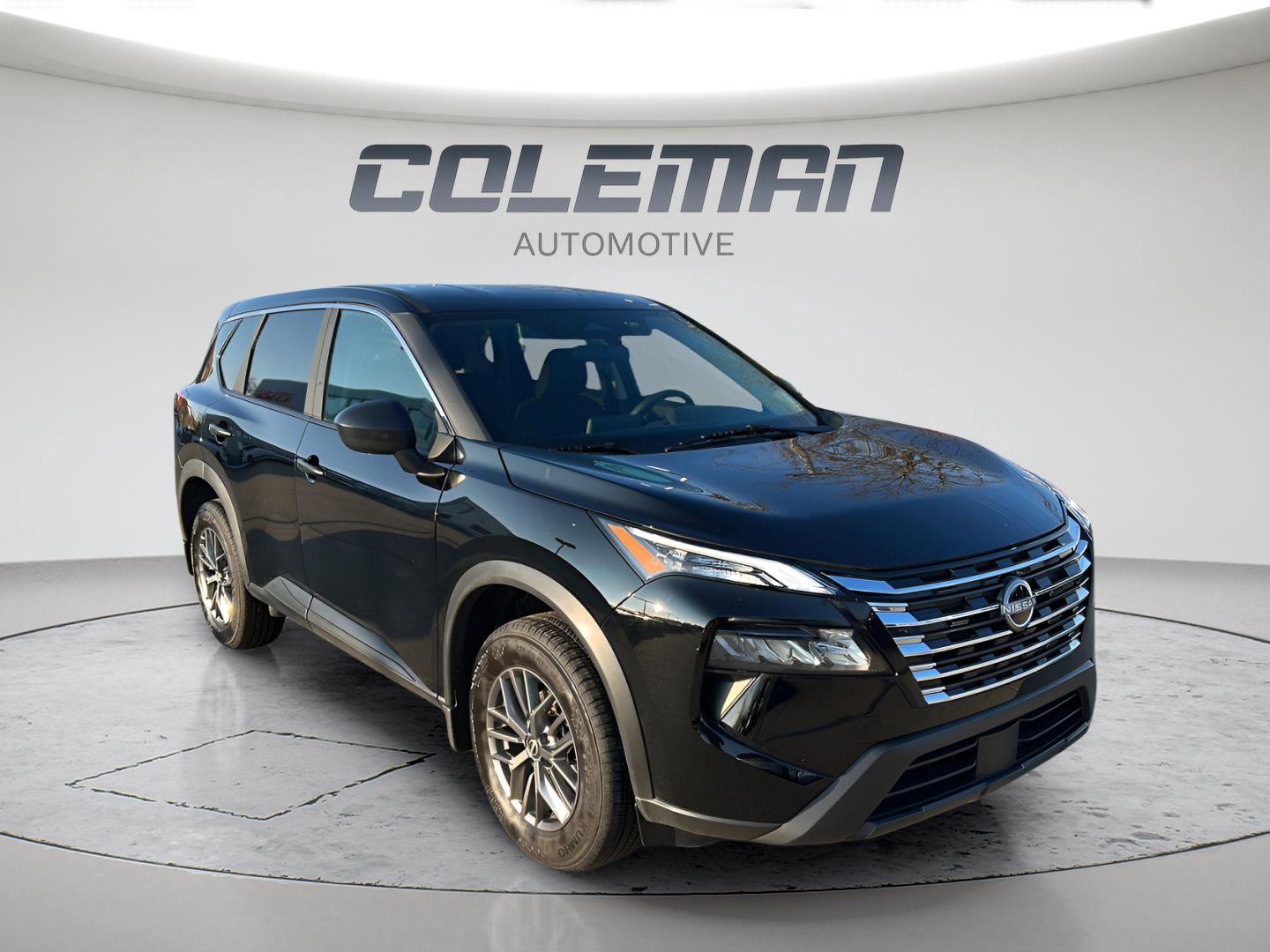 Used 2025 Nissan Rogue S image 2