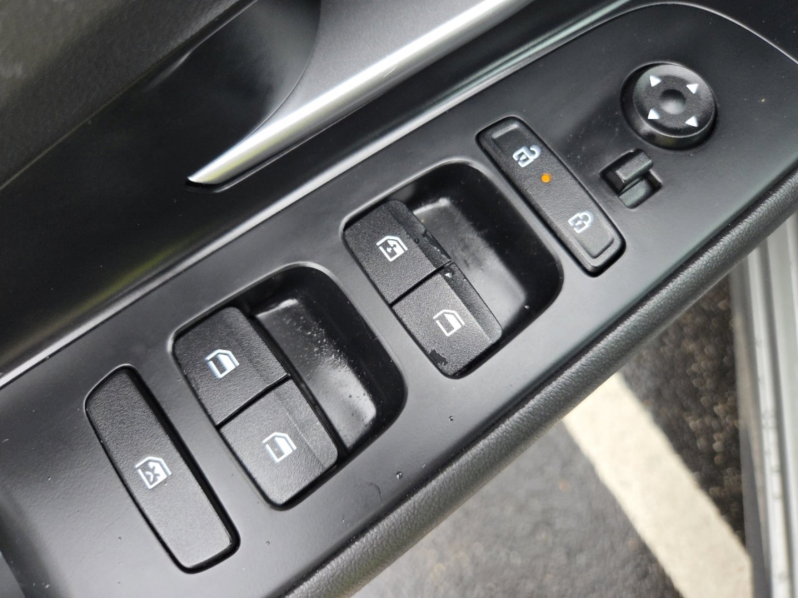 Used 2024 Hyundai Elantra SEL FWD image 28