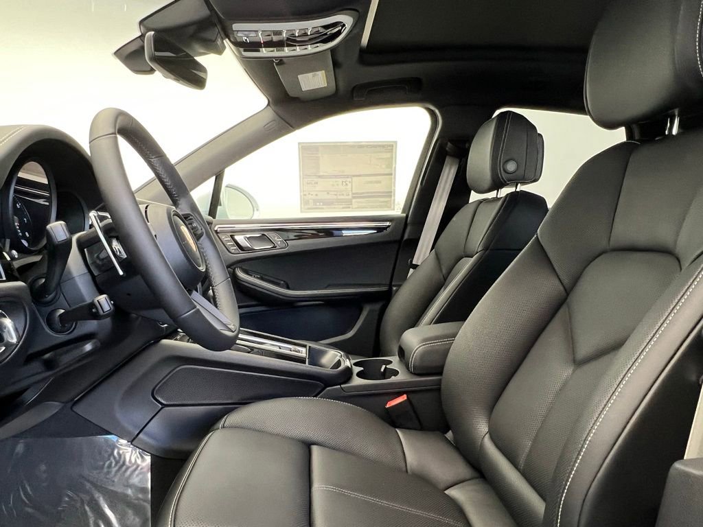 Used 2026 Porsche Macan Turbo AWD/4WD image 5