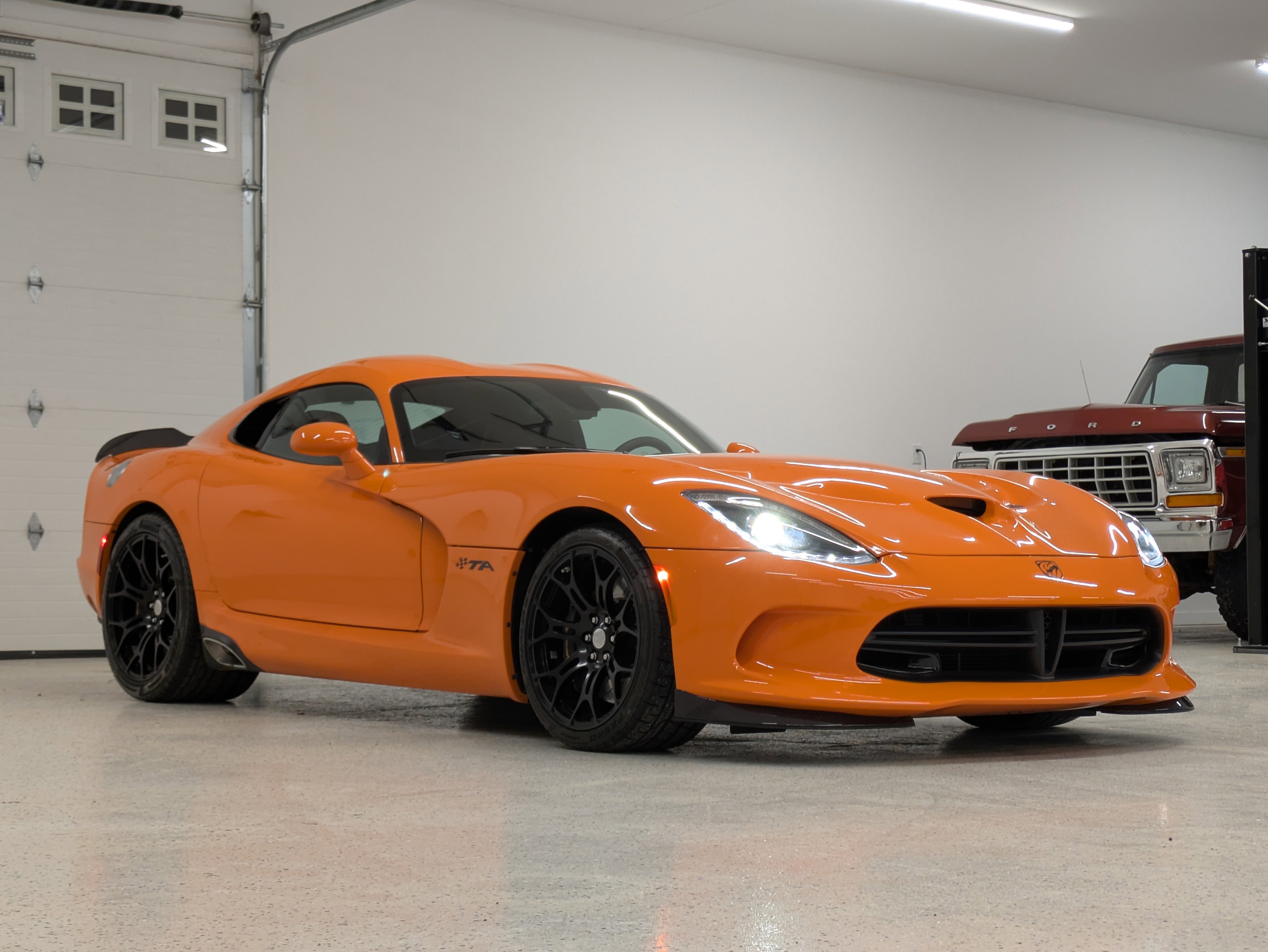 Used 2014 SRT Viper SRT-10 image 1