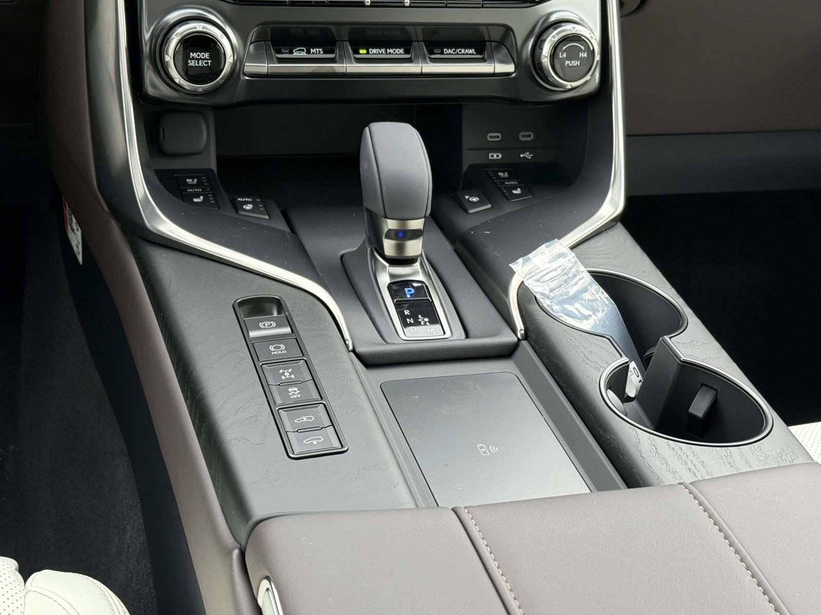 New 2026 Lexus LX 700h Luxury AWD/4WD image 15