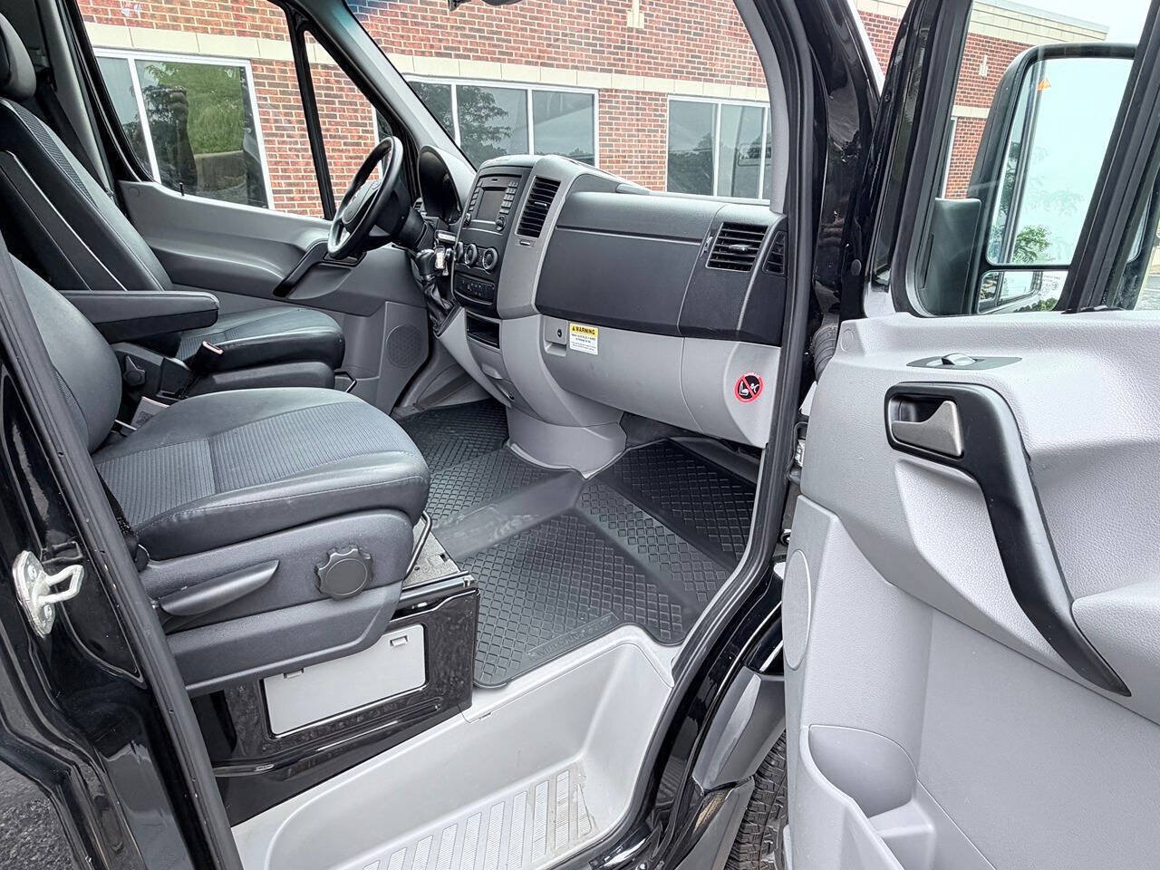 Used 2014 Mercedes-Benz Sprinter 2500 image 11