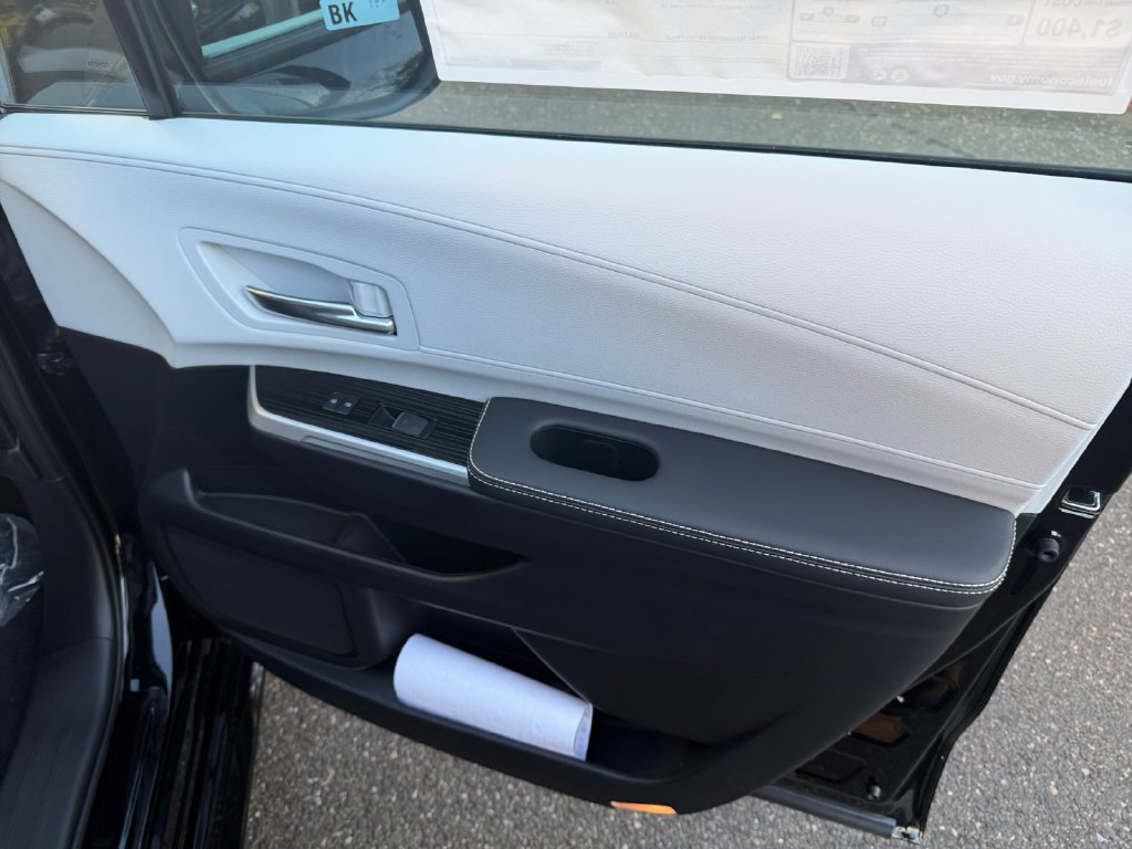 New 2026 Toyota Sienna XSE AWD/4WD image 17