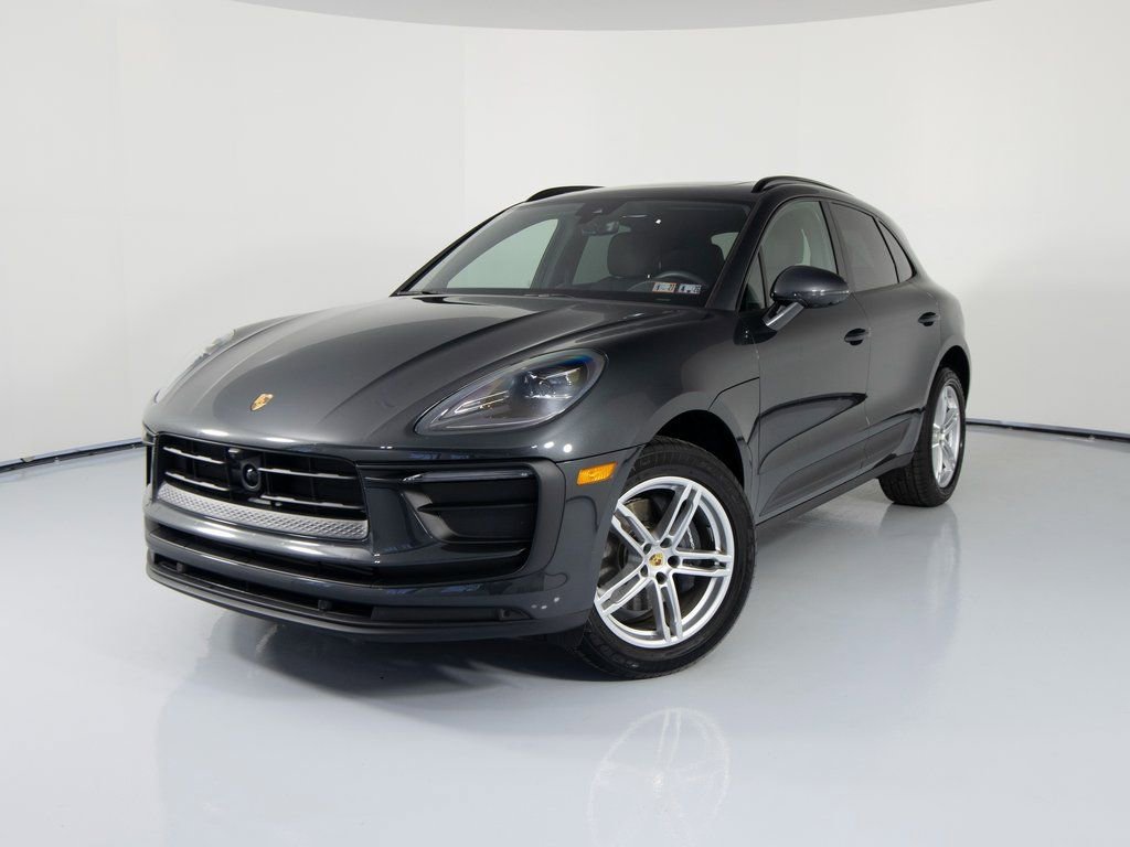 Certified 2025 Porsche Macan image 1
