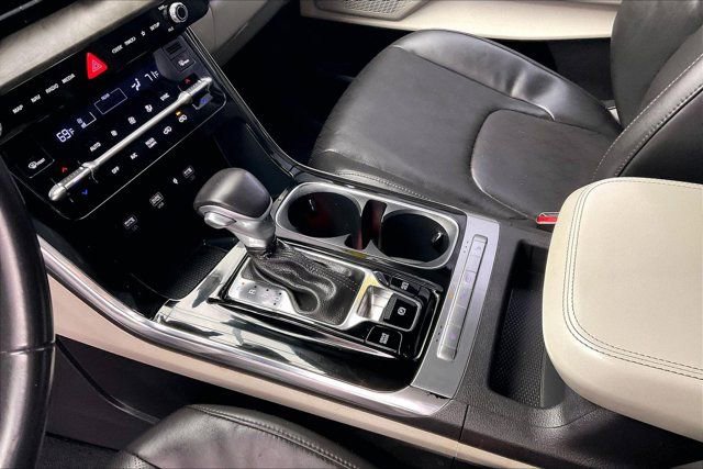 Used 2024 Kia Carnival EX image 17