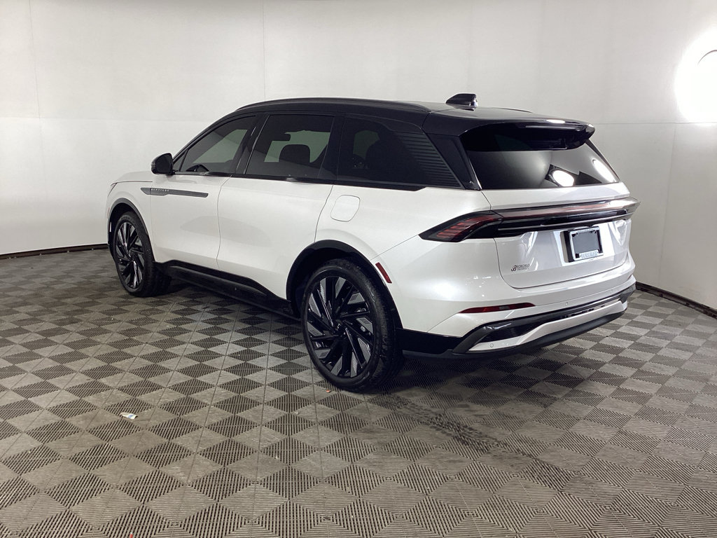 Used 2025 Lincoln Nautilus Reserve AWD/4WD image 4