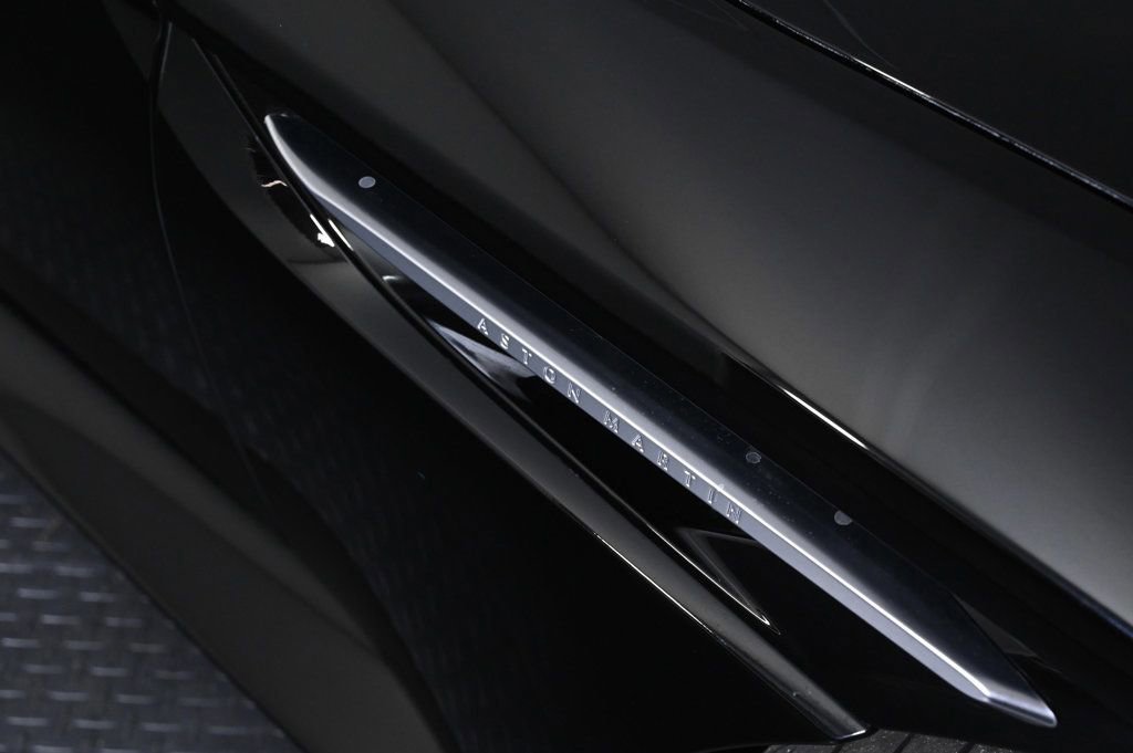 Used 2024 Aston Martin DB12 Coupe image 23