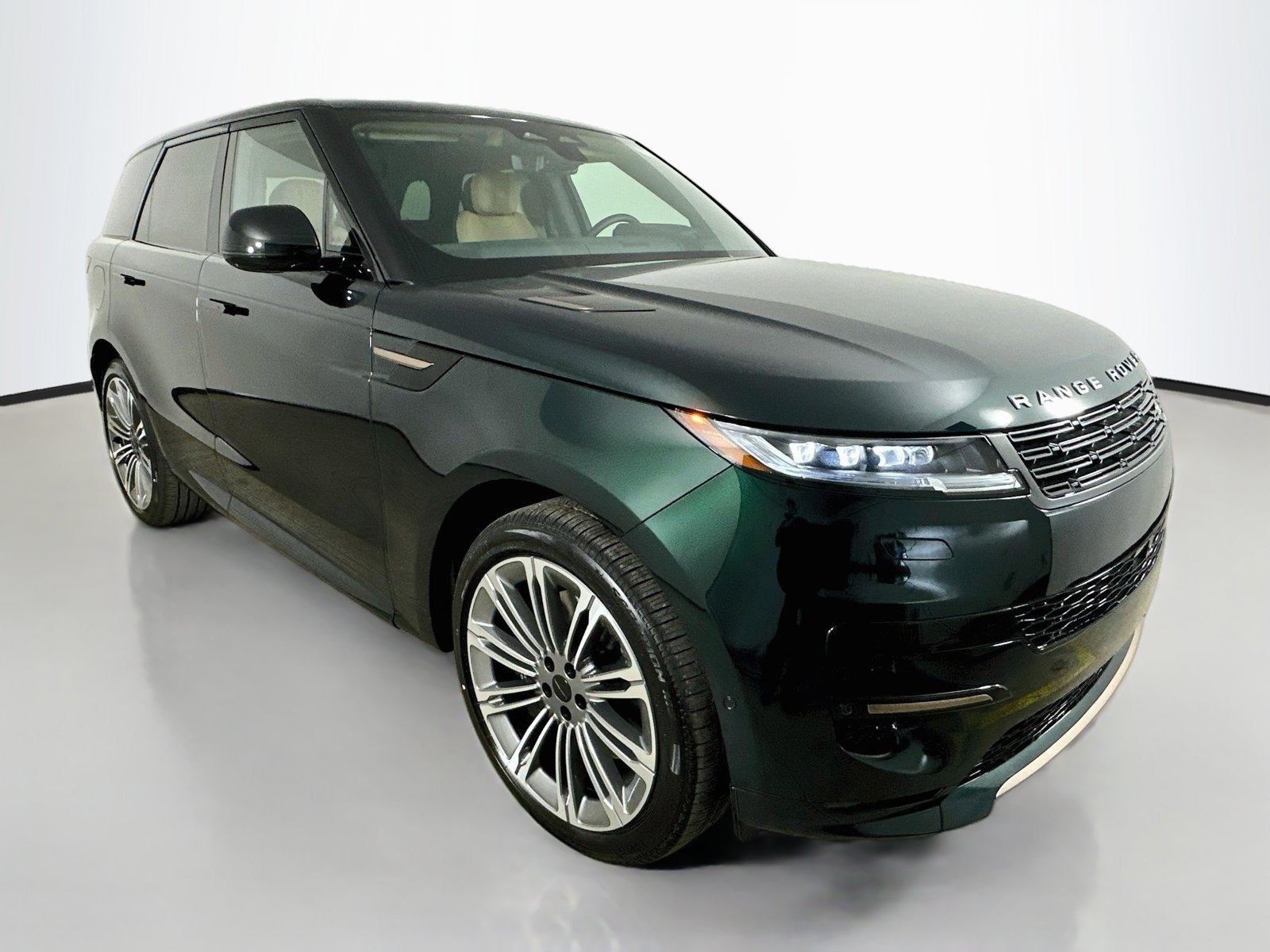 New 2027 Land Rover Range Rover Sport Dynamic SE AWD/4WD image 3