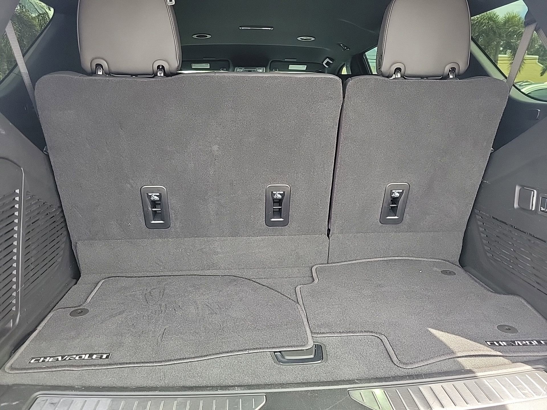 Used 2025 Chevrolet Tahoe High Country RWD image 13
