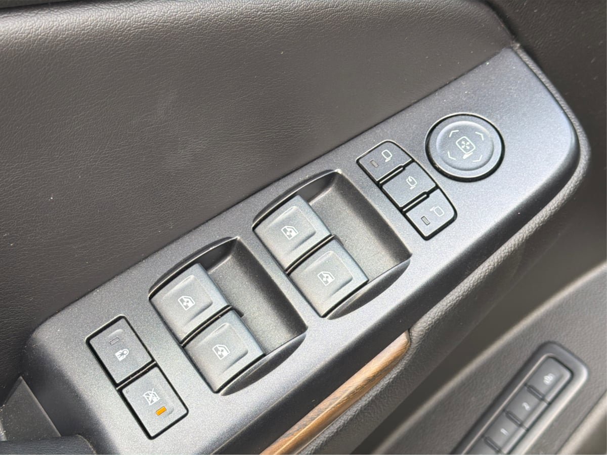 Used 2019 GMC Yukon Denali image 28