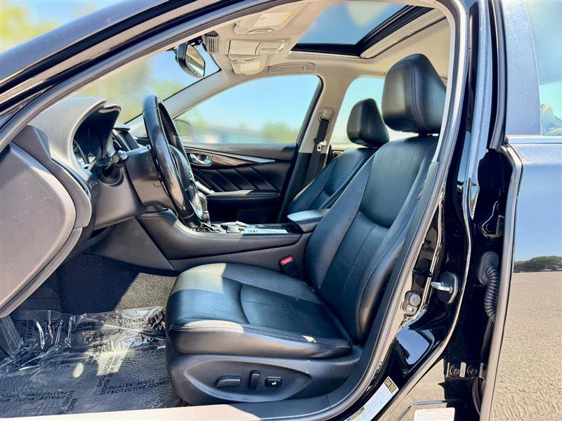 Used 2018 INFINITI Q50 Luxe w/ Essential Package (3.0T Luxe) AWD/4WD image 6
