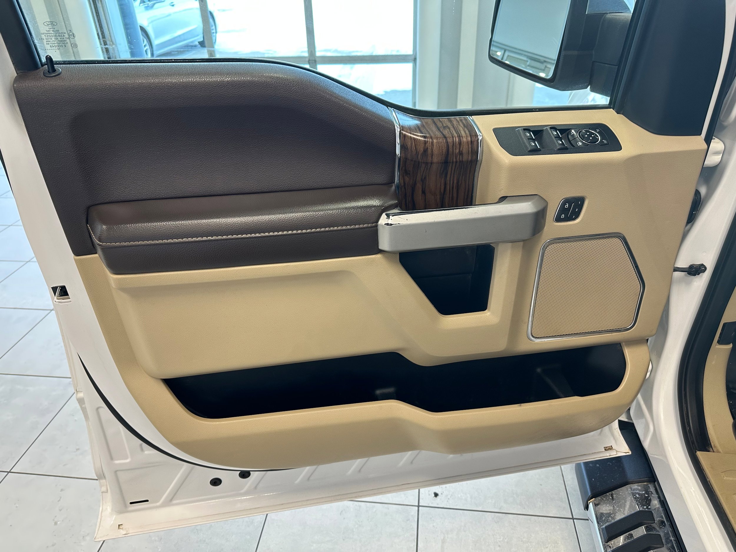 Used 2019 Ford F150 Lariat image 12