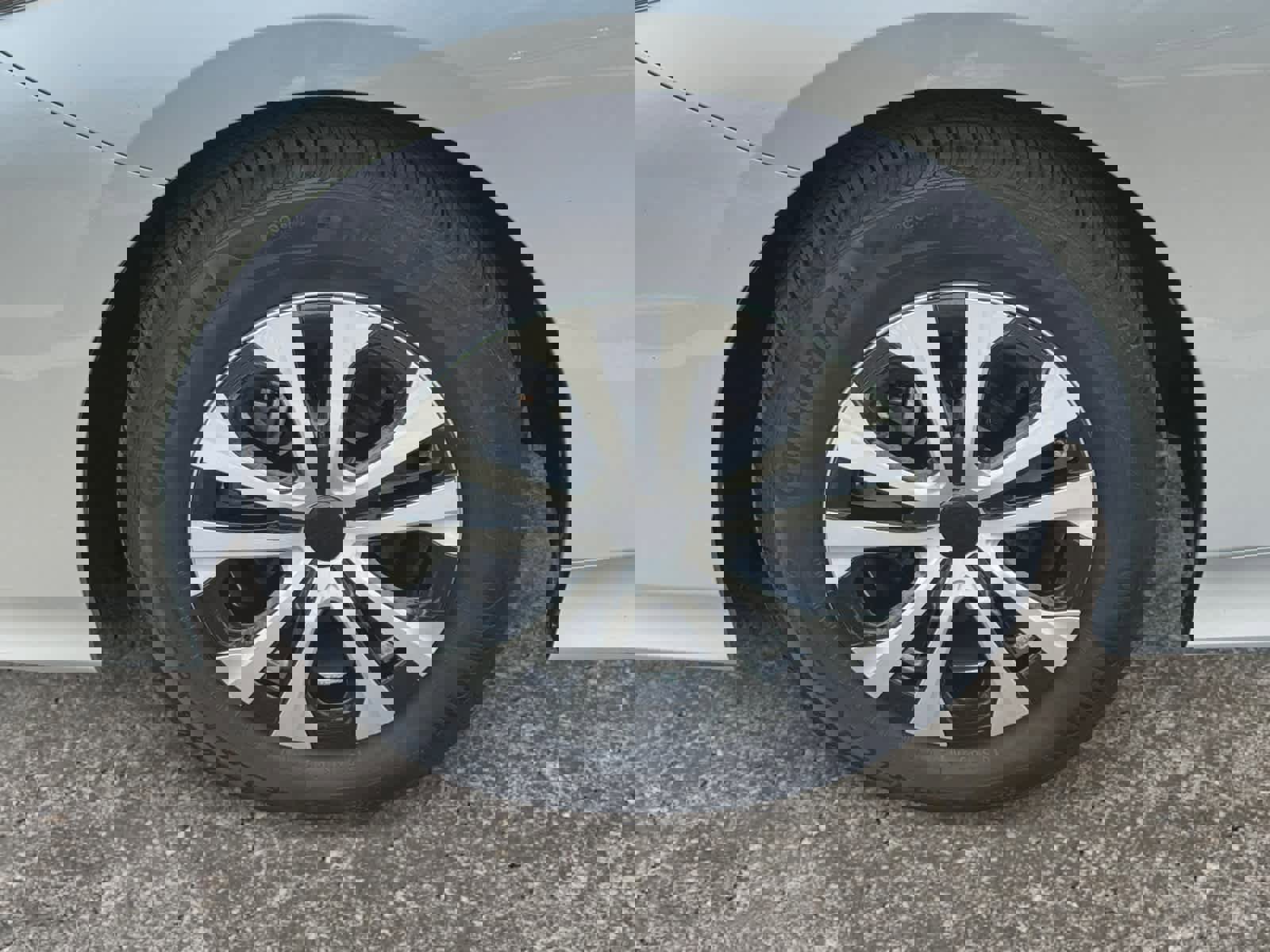 Used 2020 Toyota Prius Prime XLE image 14