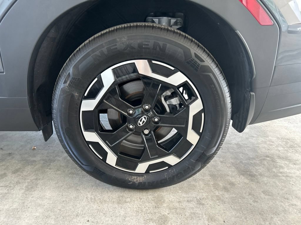 Used 2025 Hyundai Santa Fe SEL FWD image 15
