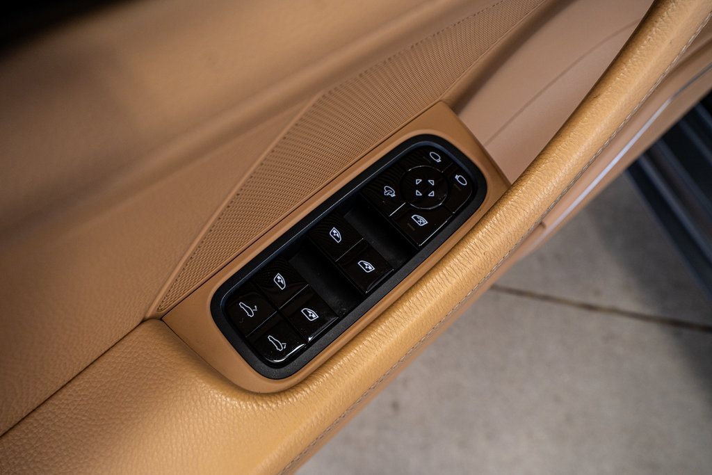 Used 2019 Porsche Panamera image 33