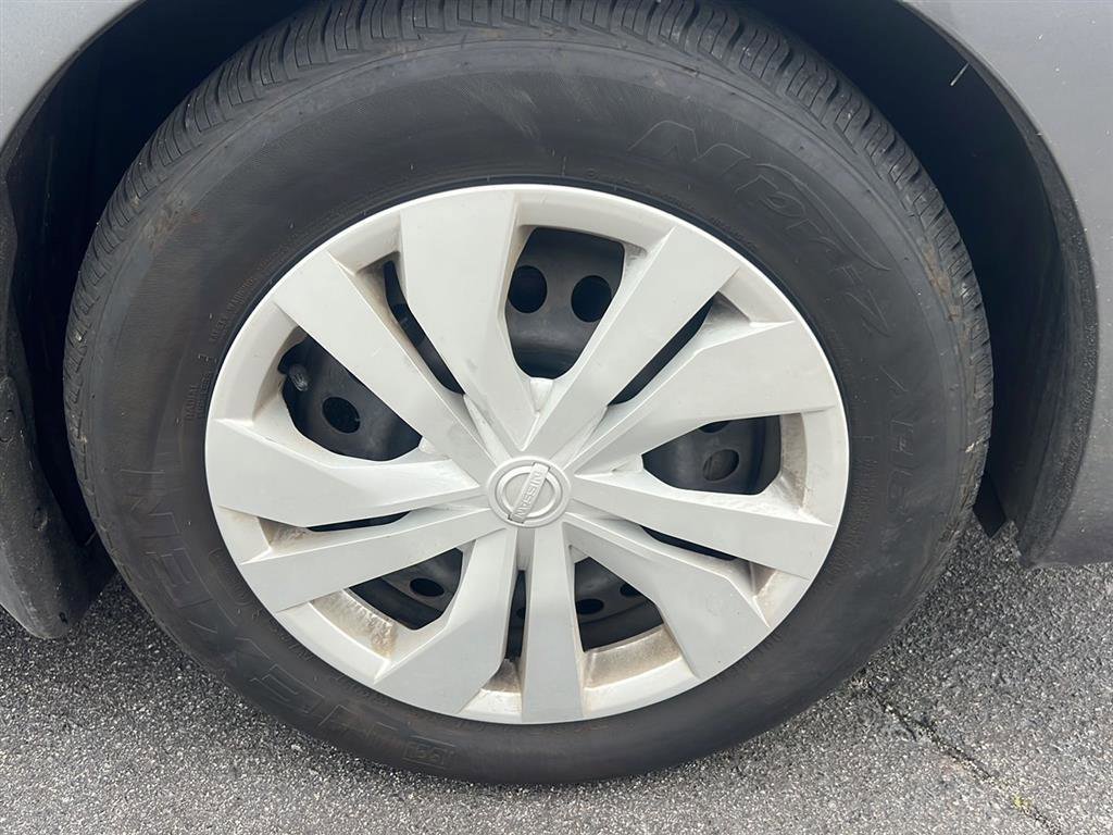 Certified 2022 Nissan Versa S FWD image 9