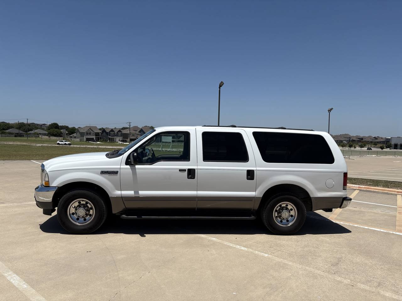 Used 2003 Ford Excursion XLT RWD image 3