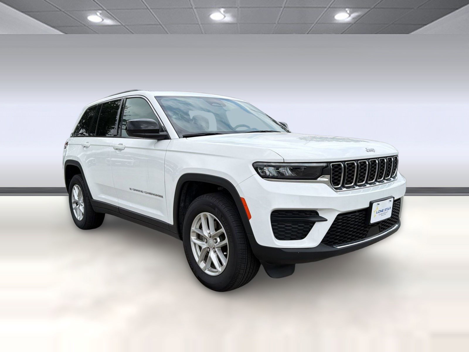 Used 2025 Jeep Grand Cherokee Laredo X RWD image 6