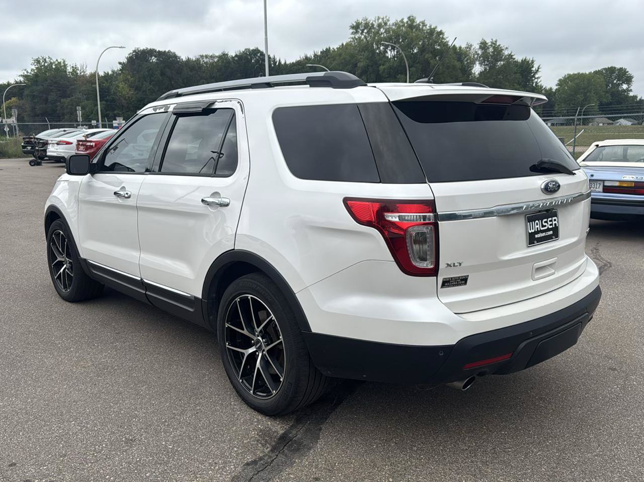Used 2015 Ford Explorer XLT w/ Equipment Group 202A AWD/4WD image 7