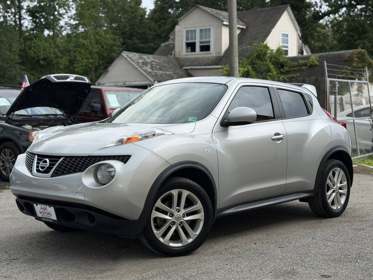 Used 2014 Nissan Juke S FWD image 2