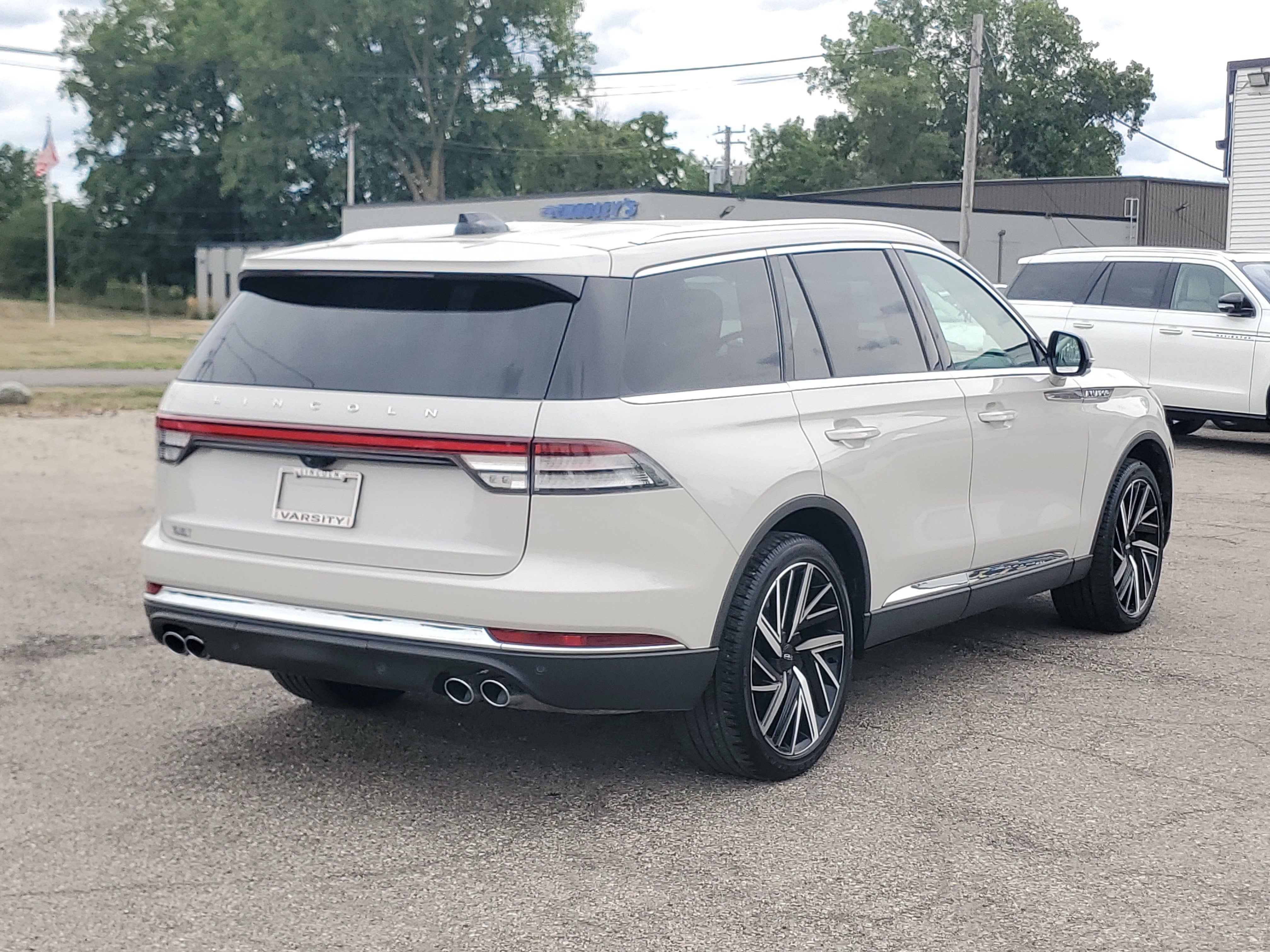 Used 2025 Lincoln Aviator Reserve w/ Equipment Group 201A AWD/4WD image 6