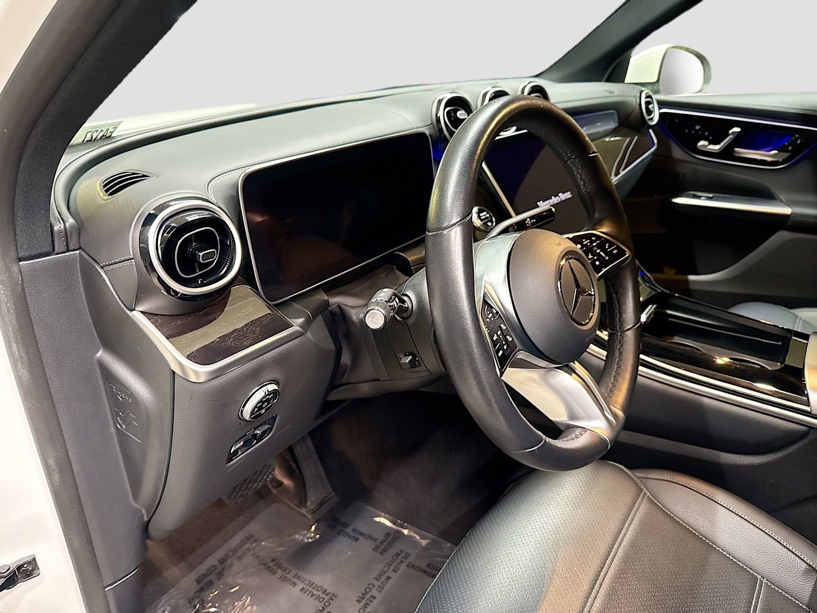 Used 2024 Mercedes-Benz GLC 300 4MATIC image 9