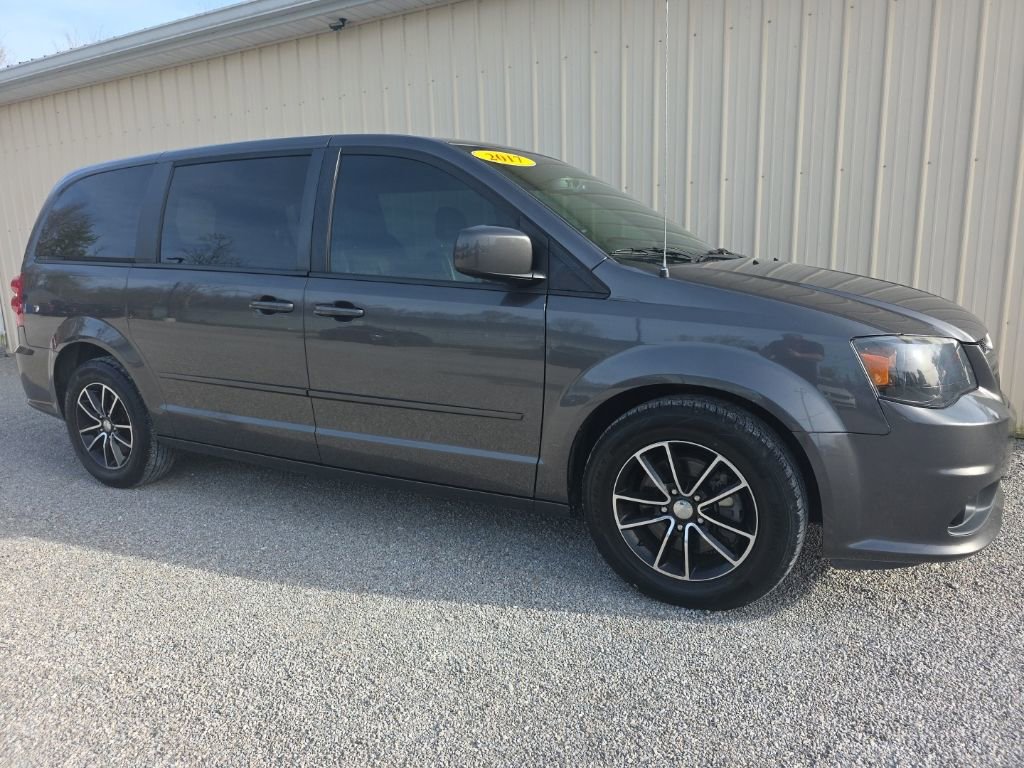 Used 2017 Dodge Grand Caravan GT image 2