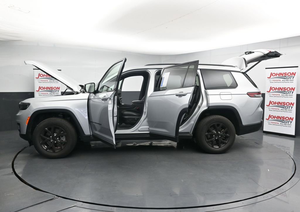 Used 2024 Jeep Grand Cherokee L Laredo AWD/4WD image 28