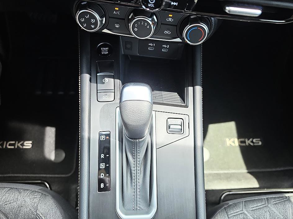 Used 2025 Nissan Kicks SV image 17