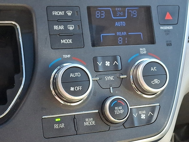 Used 2018 Toyota Sienna XLE w/ XLE Navigation Package image 18