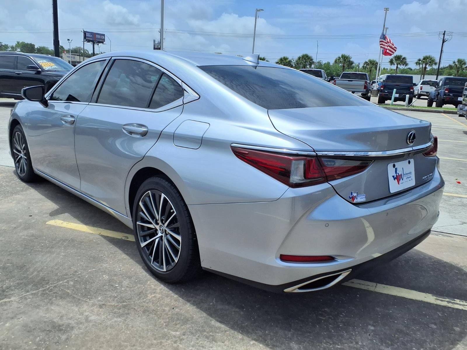 Used 2022 Lexus ES 350 w/ Premium Package FWD image 8