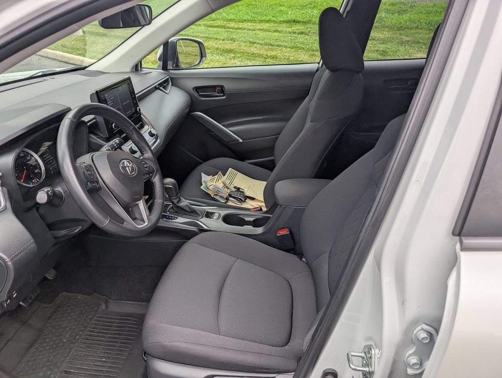 Used 2022 Toyota Corolla Cross LE AWD/4WD image 17