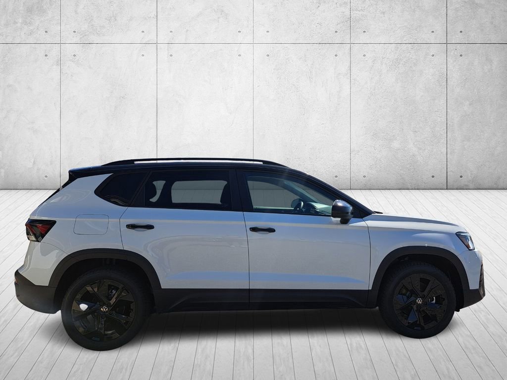 New 2026 Volkswagen Taos SE image 4