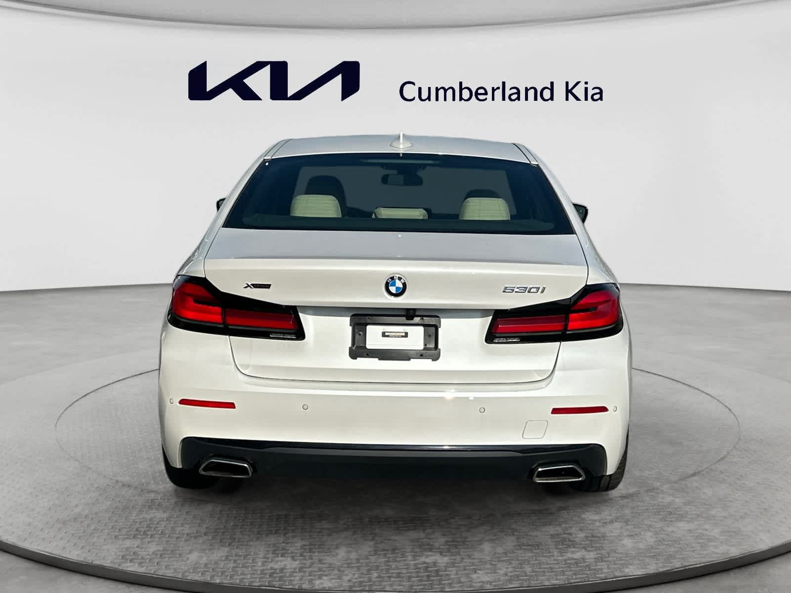 Used 2023 BMW 530i xDrive w/ Premium Package AWD/4WD image 4