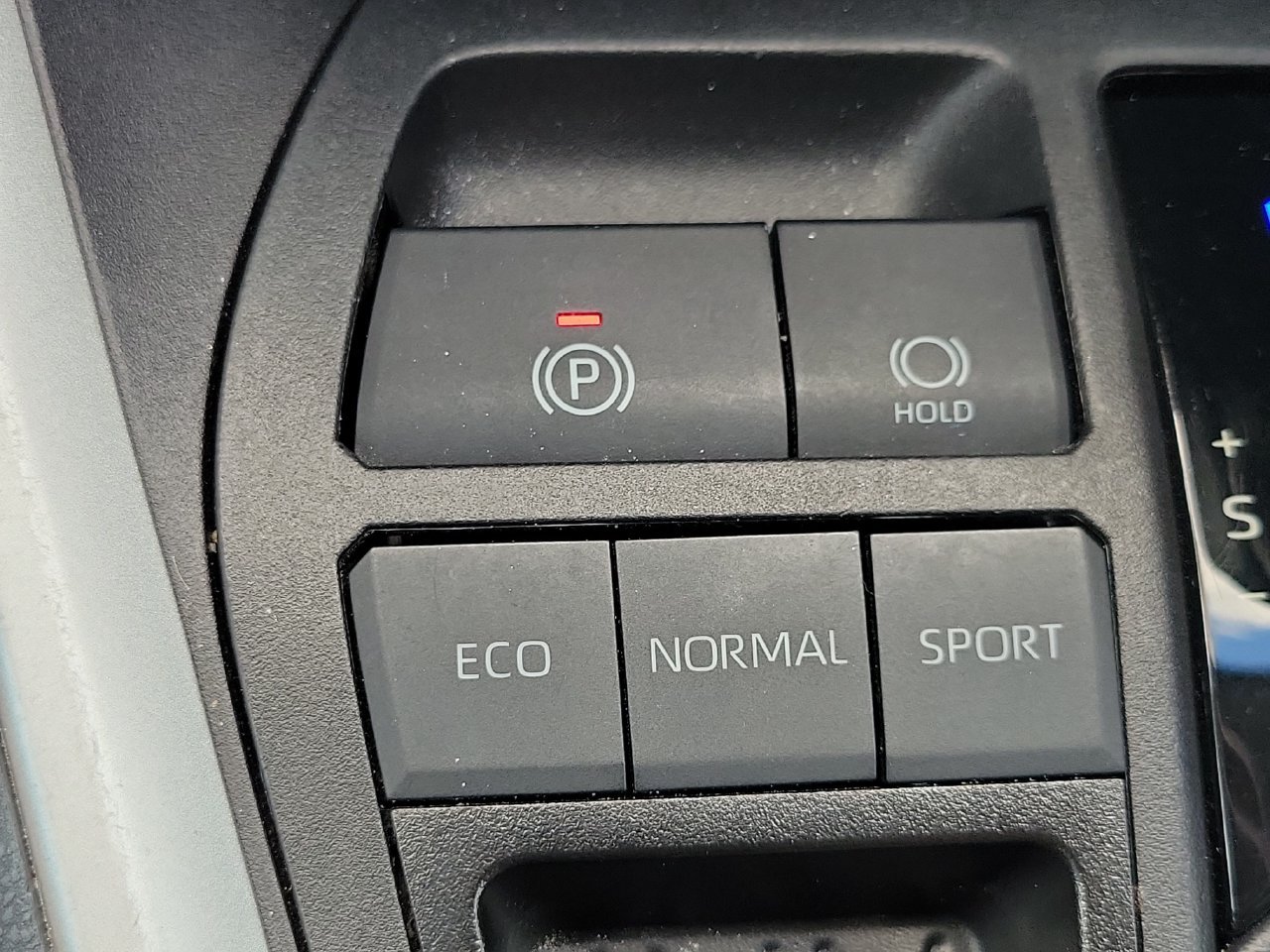 Used 2025 Toyota RAV4 XLE Premium FWD image 28