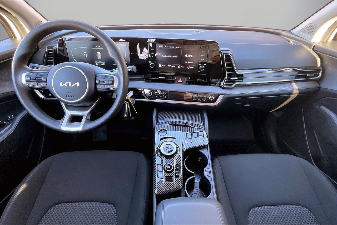 Used 2025 Kia Sportage LX image 14