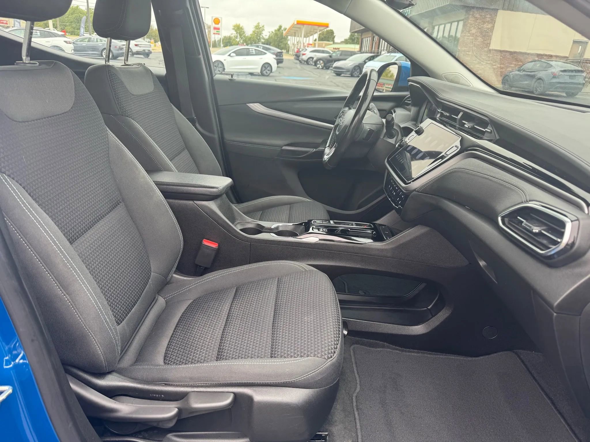 Used 2022 Chevrolet Bolt EUV LT w/ Comfort Package image 7