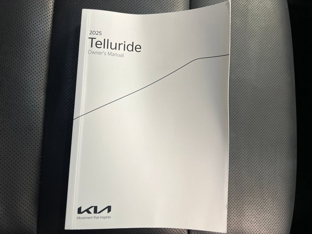 Used 2025 Kia Telluride S image 31