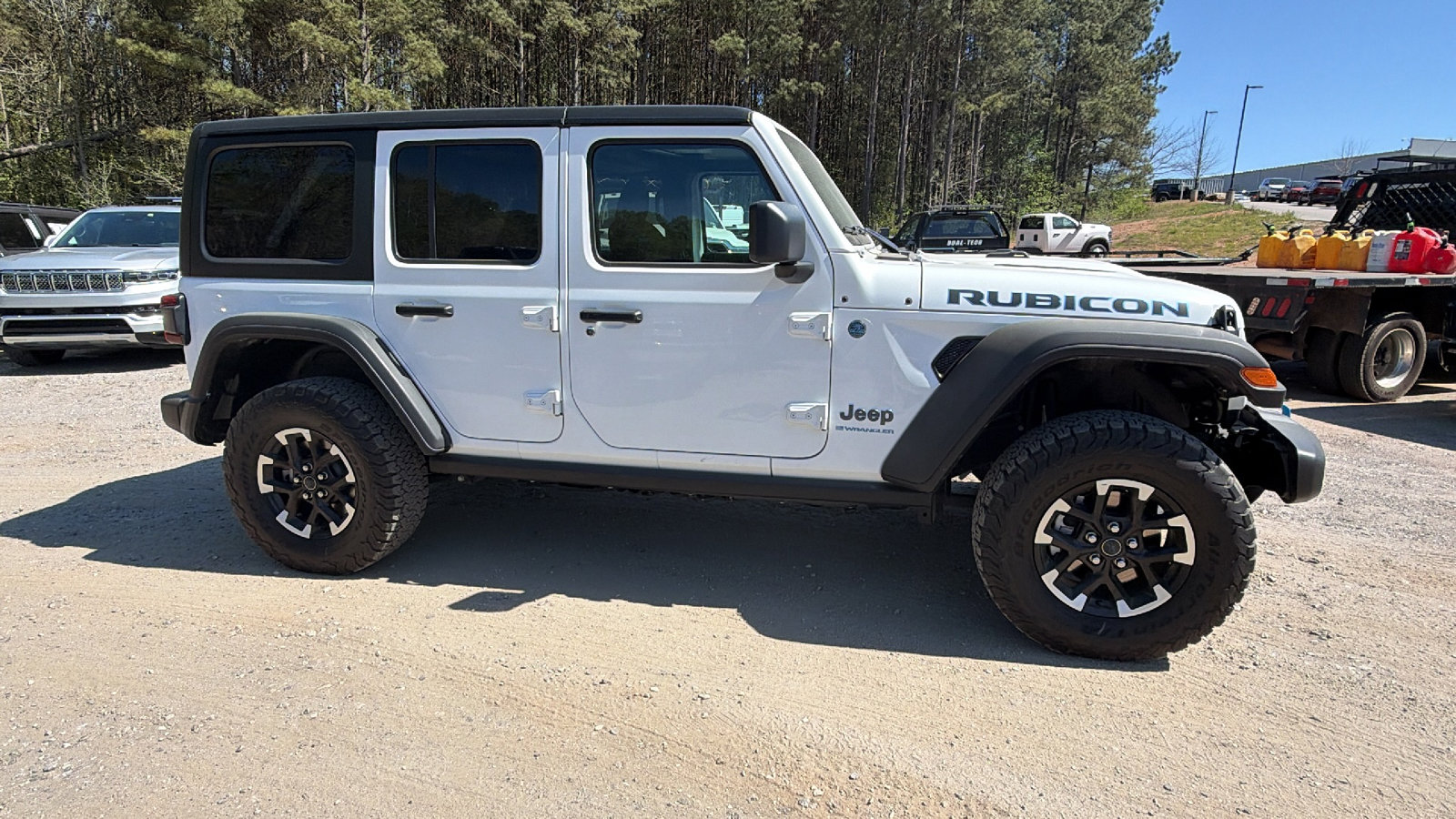 Used 2025 Jeep Wrangler Unlimited Rubicon 4xe w/ Convenience Group AWD/4WD image 7
