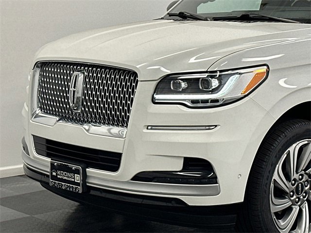 Used 2022 Lincoln Navigator Reserve image 2