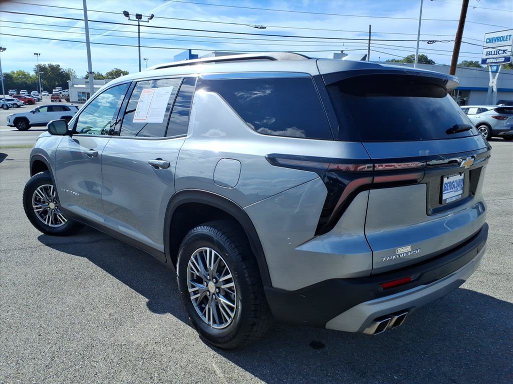 Used 2025 Chevrolet Traverse LT FWD image 6
