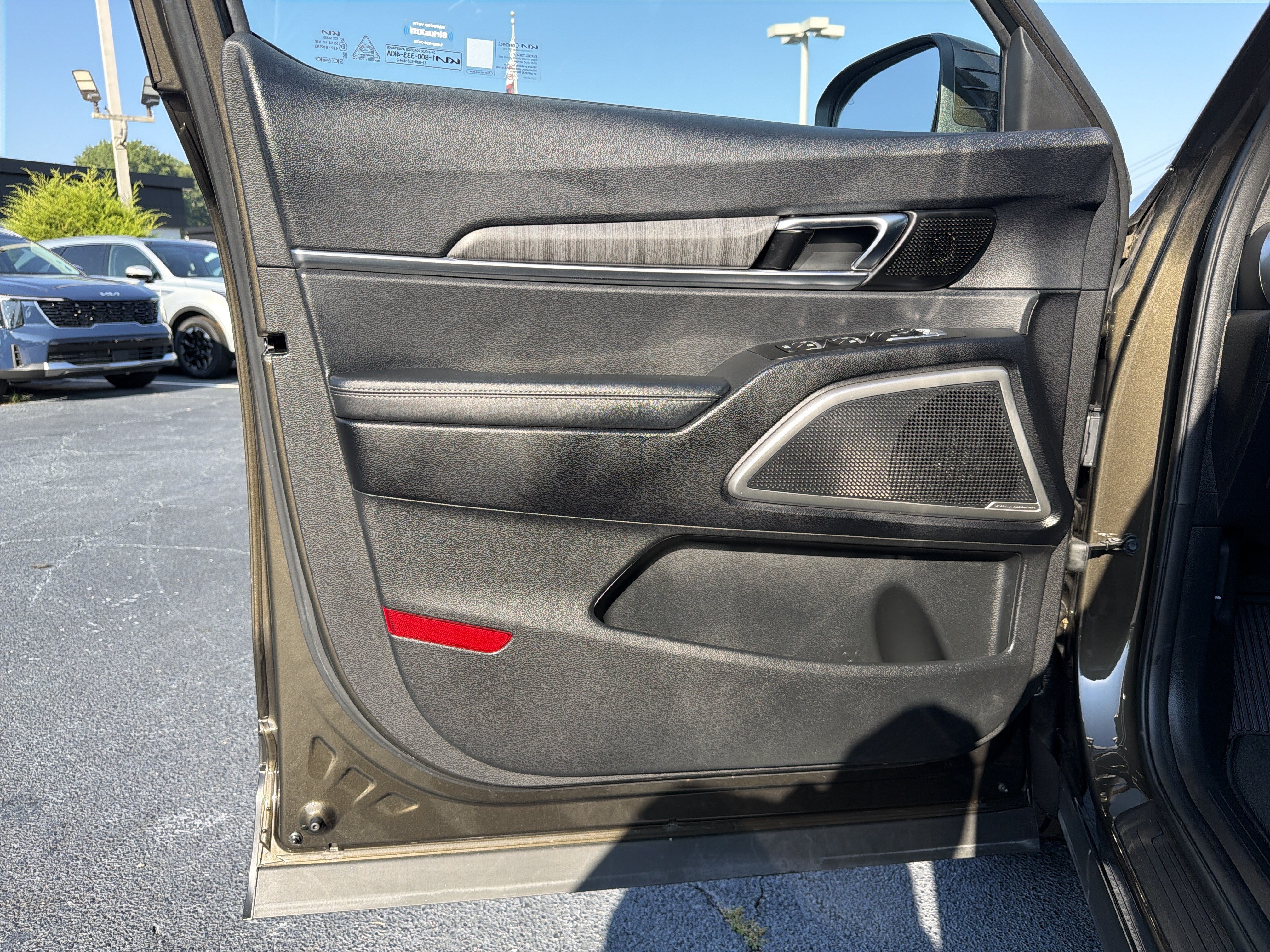 Used 2023 Kia Telluride EX w/ EX Captain's Chair Package FWD image 12