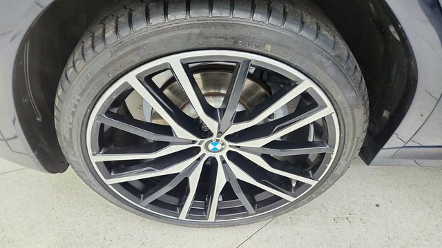 Used 2022 BMW X6 xDrive40i w/ Executive Package image 62