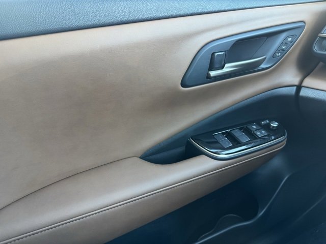 Certified 2025 Toyota Crown Signia image 33