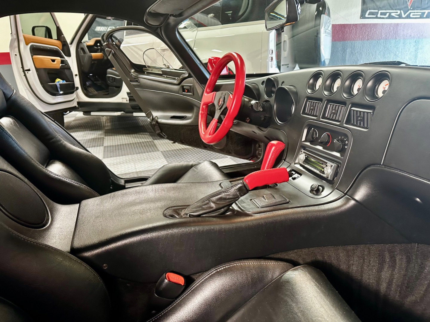 Used 1996 Dodge Viper RT/10 image 7