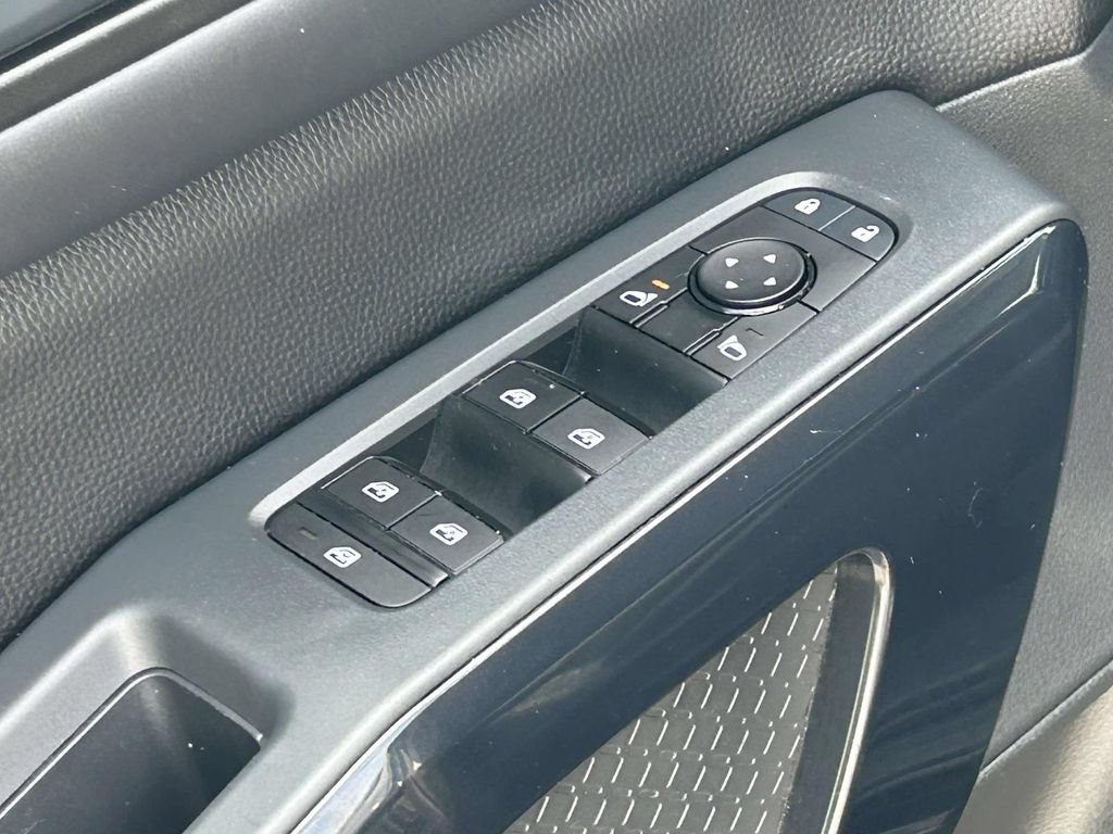 Used 2025 Nissan Pathfinder SV AWD/4WD image 17