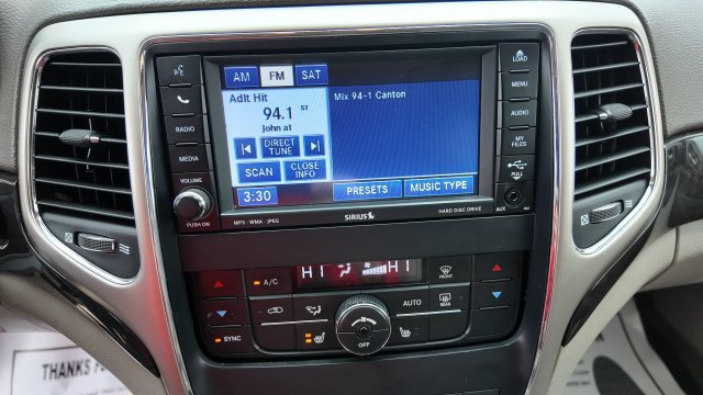 Used 2011 Jeep Grand Cherokee Laredo AWD/4WD image 18
