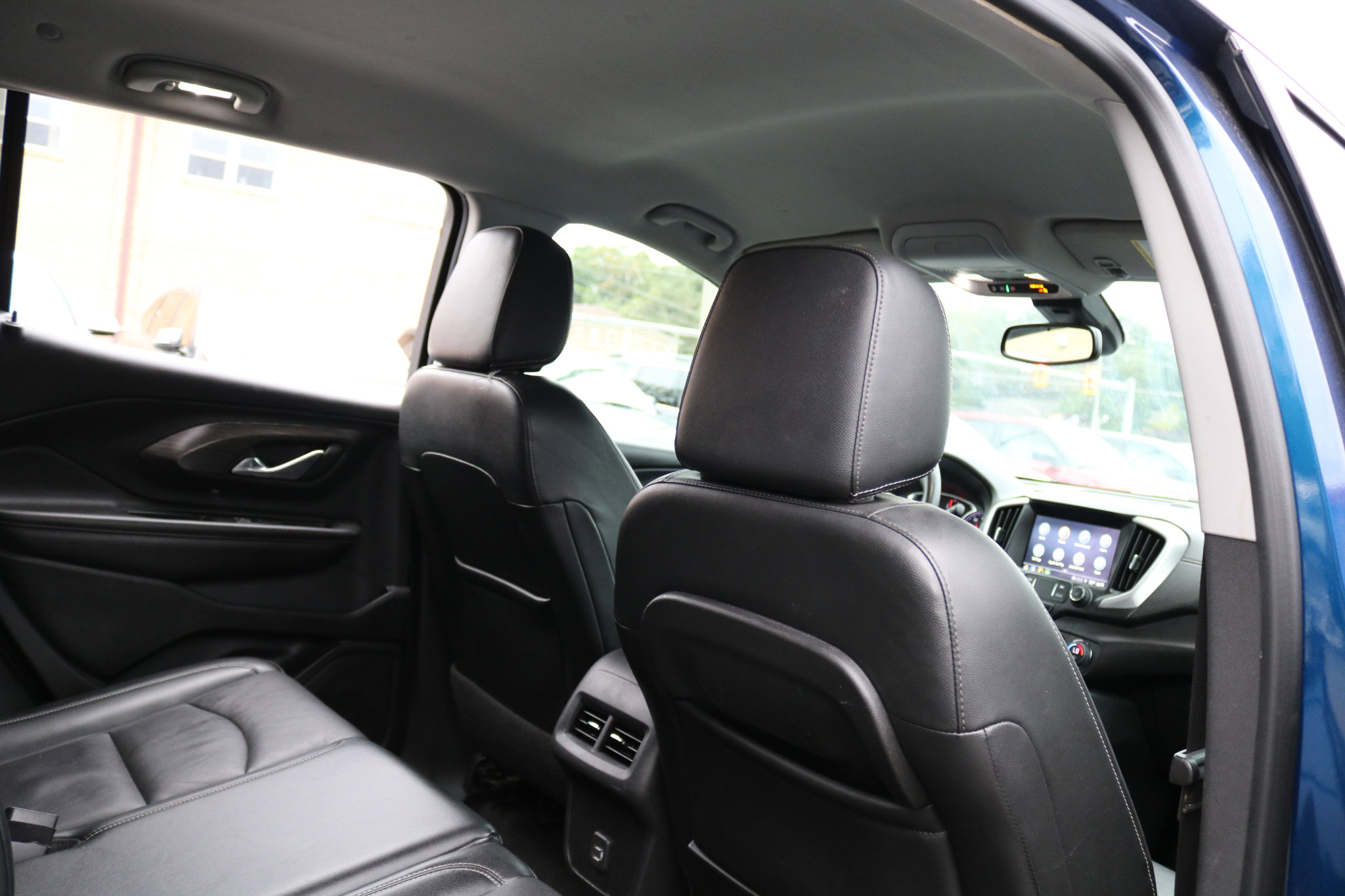 Used 2023 GMC Terrain SLT image 39