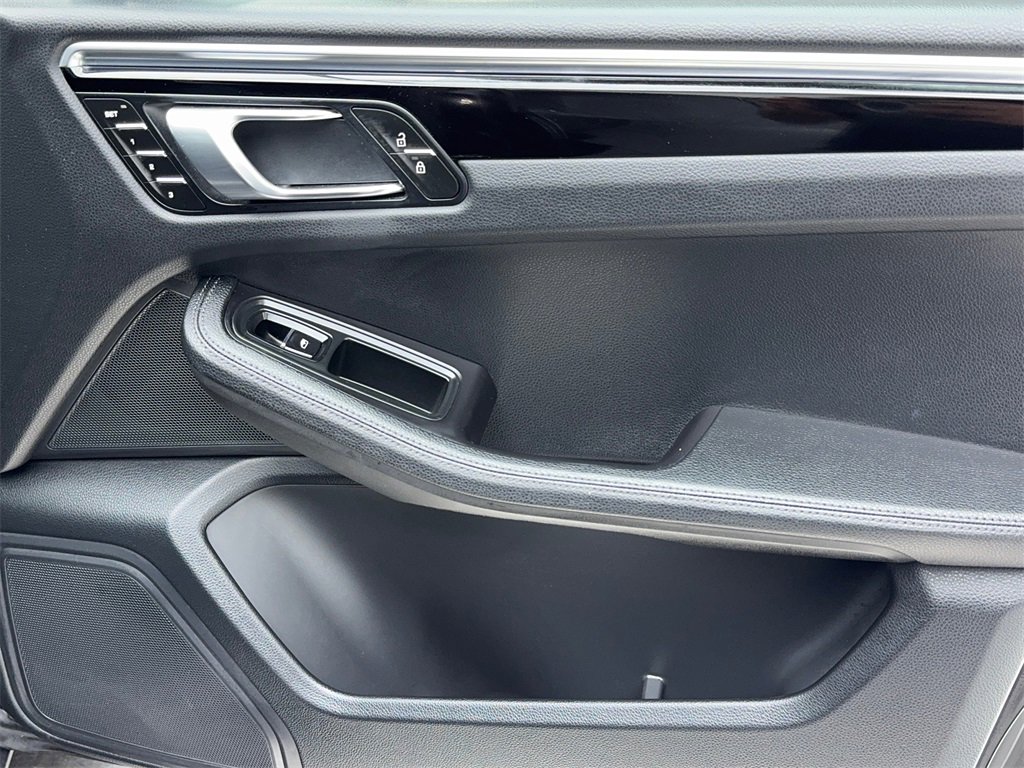 Used 2024 Porsche Macan image 46